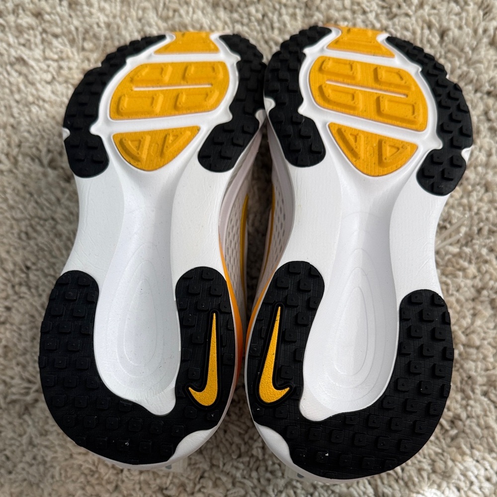 Nike ZoomX Vomero 18 - Picture 2 of 5